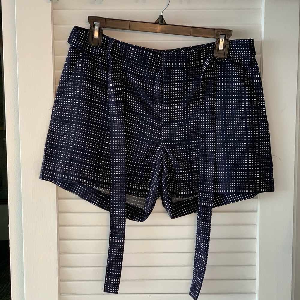 Banana Republic shorts, size 4. Color black ❤️